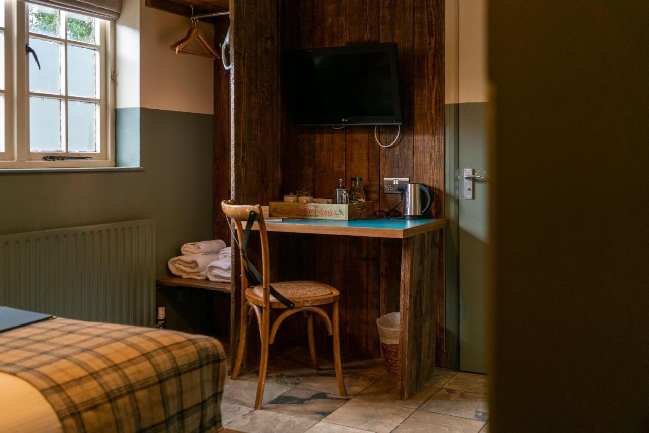 Bourne Valley Inn Saint Mary Bourne Екстериор снимка